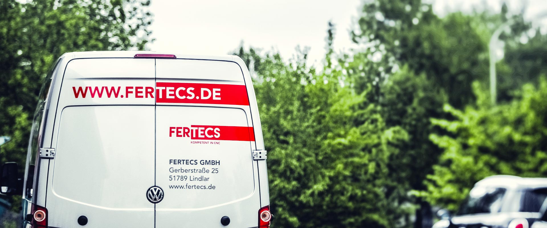 fertecs-gmbh-lieferwagen-von-hinten.jpg